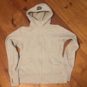 Lululemon Scuba Hoodie. Light grey. Size 6
